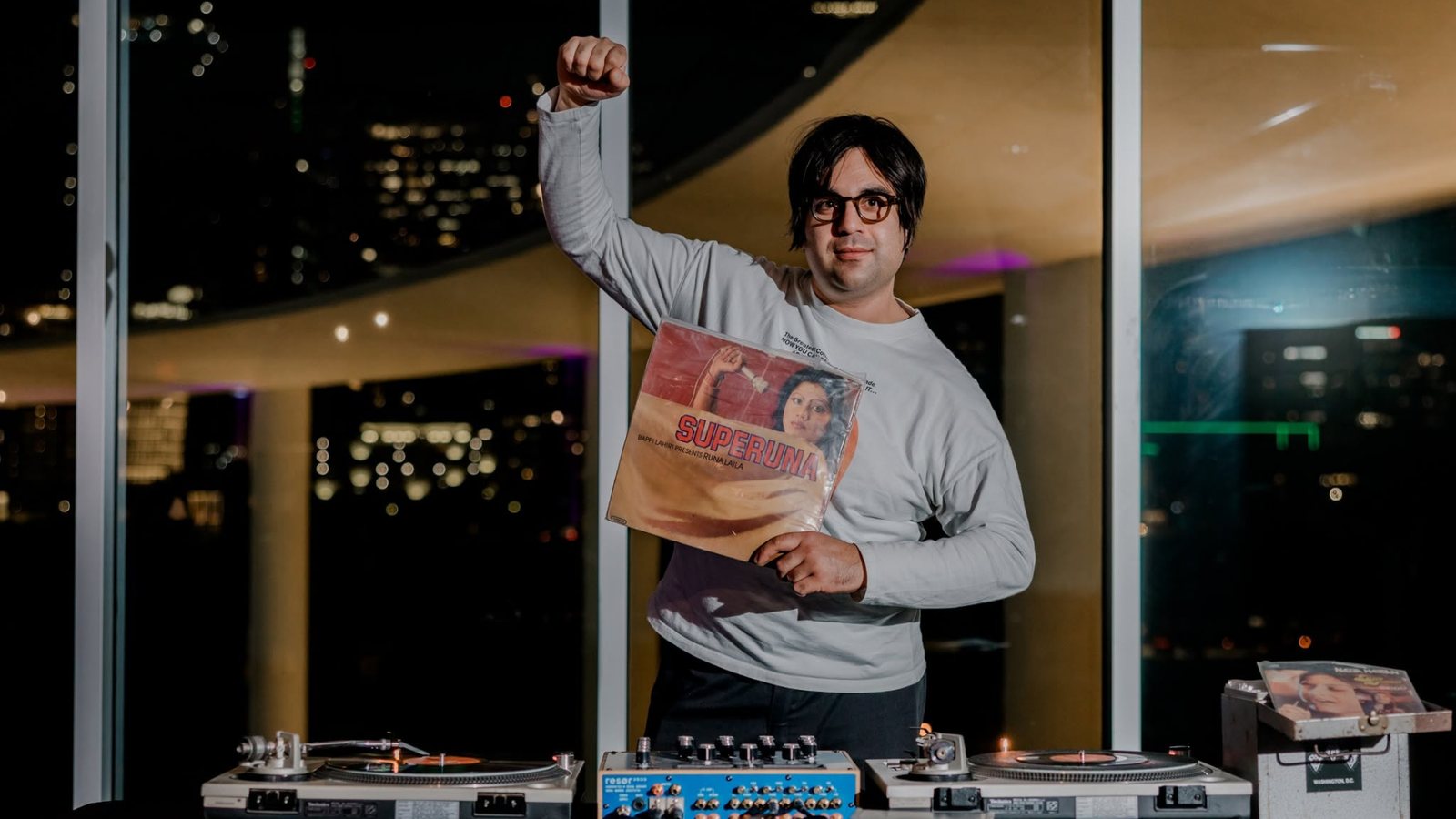 DJ Designer Beatnik performing